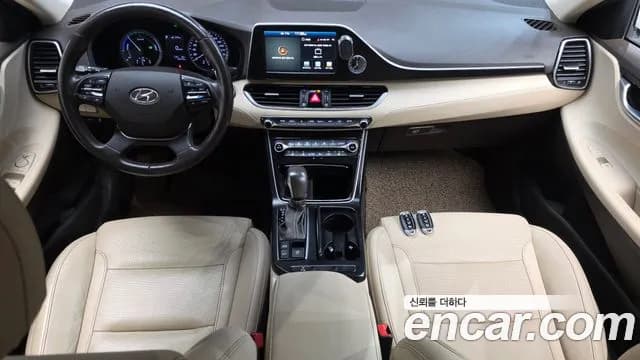 2018 Hyundai Grandeur IG Hybrid Premium Sold VIN KMHF1413BJA014883 – engine bay 2018 Hyundai Grandeur IG Hybrid Premium Sold VIN KMHF1413BJA014883 – engine bay