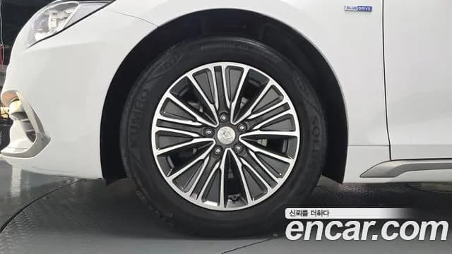 2018 Hyundai Grandeur IG Hybrid Premium Sold VIN KMHF1413BJA014883 – photo 16 2018 Hyundai Grandeur IG Hybrid Premium Sold VIN KMHF1413BJA014883 – photo 16