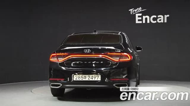 2018 Hyundai Grandeur IG Hybrid Premium Sold VIN KMHF1413BJA023377 – interior seats 2018 Hyundai Grandeur IG Hybrid Premium Sold VIN KMHF1413BJA023377 – interior seats