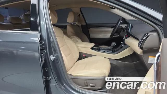 2019 Hyundai Grandeur IG Hybrid Premium Sold VIN KMHF1413BKA035654 – front exterior 2019 Hyundai Grandeur IG Hybrid Premium Sold VIN KMHF1413BKA035654 – front exterior