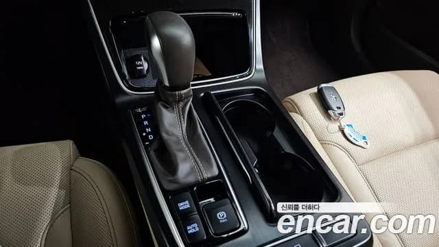 2019 Hyundai Grandeur IG Hybrid Premium Sold VIN KMHF1413BKA046814 – exterior detail 2019 Hyundai Grandeur IG Hybrid Premium Sold VIN KMHF1413BKA046814 – exterior detail