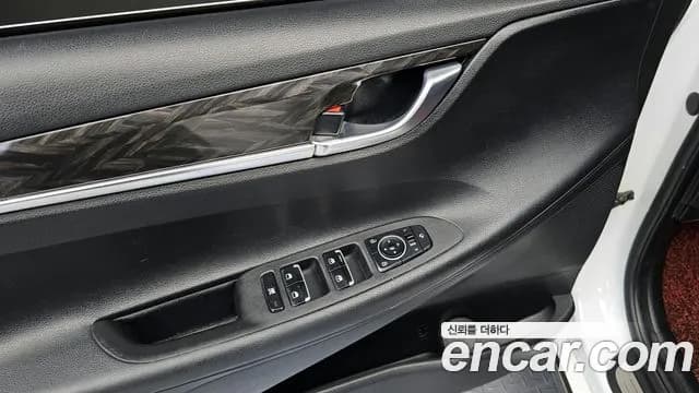 2017 Hyundai Grandeur IG 2.4 Premium Sold VIN KMHF141CBHA006920 – photo 14 2017 Hyundai Grandeur IG 2.4 Premium Sold VIN KMHF141CBHA006920 – photo 14