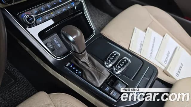 2017 Hyundai Grandeur IG 2.4 Premium Sold VIN KMHF141CBHA025854 – front exterior 2017 Hyundai Grandeur IG 2.4 Premium Sold VIN KMHF141CBHA025854 – front exterior