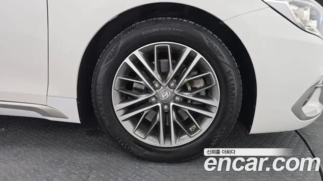2017 Hyundai Grandeur IG 2.4 Premium Sold VIN KMHF141CBHA025854 – side profile 2017 Hyundai Grandeur IG 2.4 Premium Sold VIN KMHF141CBHA025854 – side profile