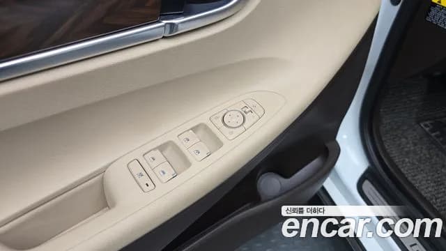 2017 Hyundai Grandeur IG 2.4 Premium Sold VIN KMHF141CBHA025854 – trunk area 2017 Hyundai Grandeur IG 2.4 Premium Sold VIN KMHF141CBHA025854 – trunk area