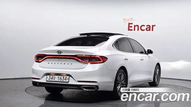 2017 Hyundai Grandeur IG 2.4 Premium Sold VIN KMHF141CBHA025854 – photo 14 2017 Hyundai Grandeur IG 2.4 Premium Sold VIN KMHF141CBHA025854 – photo 14