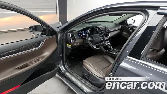 2017 Hyundai Grandeur IG 2.4 Premium Sold VIN KMHF141CBHA032166 – interior seats 2017 Hyundai Grandeur IG 2.4 Premium Sold VIN KMHF141CBHA032166 – interior seats