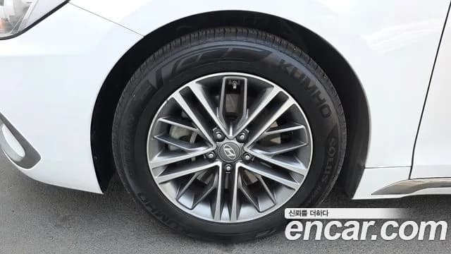 2017 Hyundai Grandeur IG 2.4 Premium Sold VIN KMHF141CBHA037997 – photo 19 2017 Hyundai Grandeur IG 2.4 Premium Sold VIN KMHF141CBHA037997 – photo 19