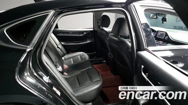 2017 Hyundai Grandeur IG 2.4 Premium Sold VIN KMHF141CBHA039711 – front exterior 2017 Hyundai Grandeur IG 2.4 Premium Sold VIN KMHF141CBHA039711 – front exterior