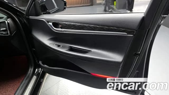 2017 Hyundai Grandeur IG 2.4 Premium Sold VIN KMHF141CBHA039711 – side profile 2017 Hyundai Grandeur IG 2.4 Premium Sold VIN KMHF141CBHA039711 – side profile