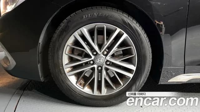 2017 Hyundai Grandeur IG 2.4 Premium Sold VIN KMHF141CBHA039711 – trunk area 2017 Hyundai Grandeur IG 2.4 Premium Sold VIN KMHF141CBHA039711 – trunk area