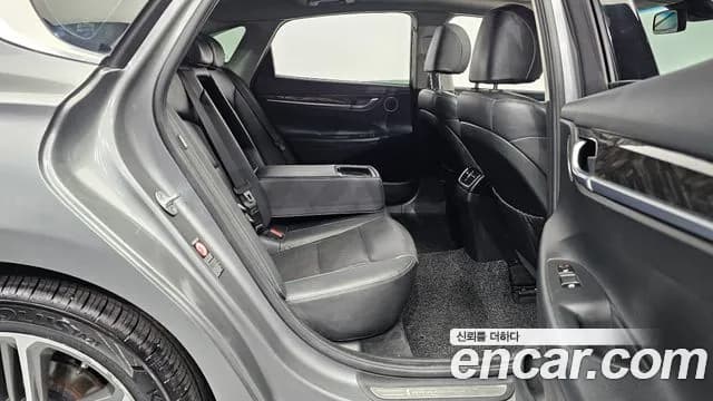 2017 Hyundai Grandeur IG 2.4 Premium Sold VIN KMHF141CBHA043157 – front exterior 2017 Hyundai Grandeur IG 2.4 Premium Sold VIN KMHF141CBHA043157 – front exterior