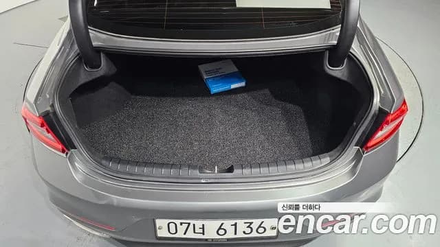 2017 Hyundai Grandeur IG 2.4 Premium Sold VIN KMHF141CBHA043157 – trunk area 2017 Hyundai Grandeur IG 2.4 Premium Sold VIN KMHF141CBHA043157 – trunk area