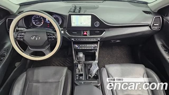 2017 Hyundai Grandeur IG 2.4 Premium Sold VIN KMHF141CBHA043157 – photo 13 2017 Hyundai Grandeur IG 2.4 Premium Sold VIN KMHF141CBHA043157 – photo 13