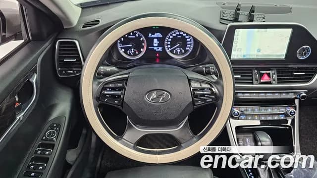 2017 Hyundai Grandeur IG 2.4 Premium Sold VIN KMHF141CBHA043157 – photo 15 2017 Hyundai Grandeur IG 2.4 Premium Sold VIN KMHF141CBHA043157 – photo 15