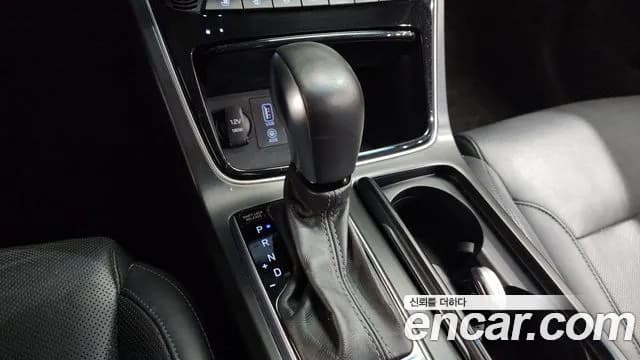 2018 Hyundai Grandeur IG 2.4 Premium Sold VIN KMHF141CBJA044844 – interior seats 2018 Hyundai Grandeur IG 2.4 Premium Sold VIN KMHF141CBJA044844 – interior seats