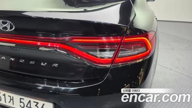 2018 Hyundai Grandeur IG 2.4 Premium Sold VIN KMHF141CBJA046009 – front exterior 2018 Hyundai Grandeur IG 2.4 Premium Sold VIN KMHF141CBJA046009 – front exterior