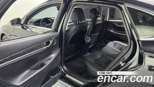 2018 Hyundai Grandeur IG 2.4 Premium Sold VIN KMHF141CBJA046009 – trunk area 2018 Hyundai Grandeur IG 2.4 Premium Sold VIN KMHF141CBJA046009 – trunk area