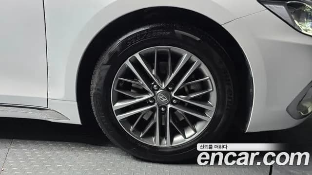 2018 Hyundai Grandeur IG 2.4 Premium Sold VIN KMHF141CBJA047512 – interior seats 2018 Hyundai Grandeur IG 2.4 Premium Sold VIN KMHF141CBJA047512 – interior seats