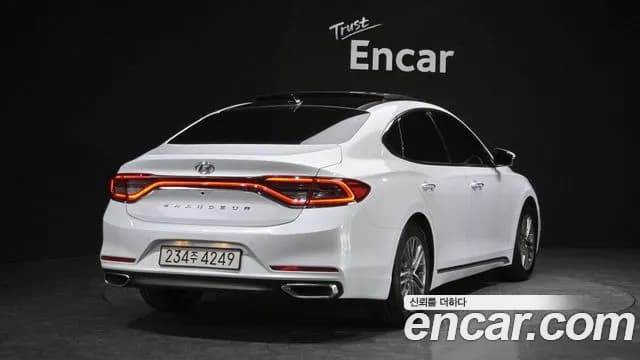 2018 Hyundai Grandeur IG 2.4 Premium Sold VIN KMHF141CBJA047512 – photo 11 2018 Hyundai Grandeur IG 2.4 Premium Sold VIN KMHF141CBJA047512 – photo 11