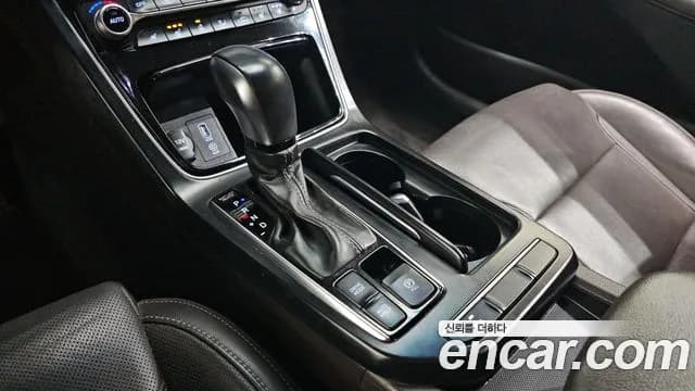 2018 Hyundai Grandeur IG 2.4 Premium Sold VIN KMHF141CBJA049085 – interior seats 2018 Hyundai Grandeur IG 2.4 Premium Sold VIN KMHF141CBJA049085 – interior seats