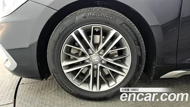2018 Hyundai Grandeur IG 2.4 Premium Sold VIN KMHF141CBJA049085 – undercarriage 2018 Hyundai Grandeur IG 2.4 Premium Sold VIN KMHF141CBJA049085 – undercarriage