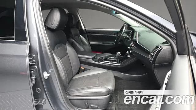 2018 Hyundai Grandeur IG 2.4 Premium Sold VIN KMHF141CBJA063173 – trunk area 2018 Hyundai Grandeur IG 2.4 Premium Sold VIN KMHF141CBJA063173 – trunk area