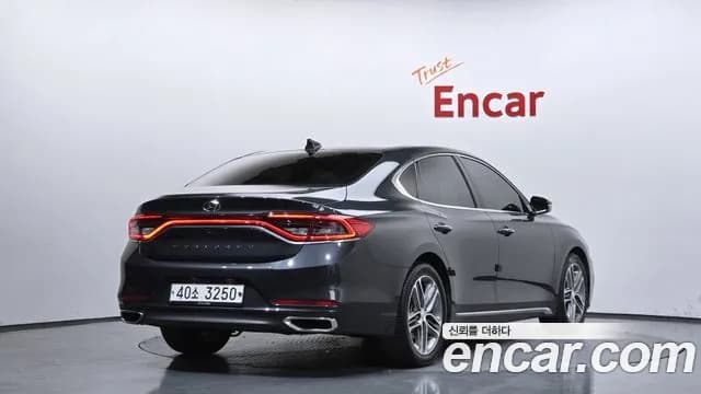 2018 Hyundai Grandeur IG 2.4 Premium Sold VIN KMHF141CBJA076764 – trunk area 2018 Hyundai Grandeur IG 2.4 Premium Sold VIN KMHF141CBJA076764 – trunk area