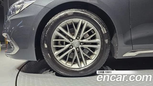 2018 Hyundai Grandeur IG 2.4 Premium Sold VIN KMHF141CBJA090872 – photo 17 2018 Hyundai Grandeur IG 2.4 Premium Sold VIN KMHF141CBJA090872 – photo 17
