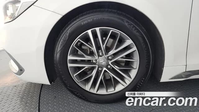 2018 Hyundai Grandeur IG 2.4 Premium Sold VIN KMHF141CBJA095771 – rear exterior 2018 Hyundai Grandeur IG 2.4 Premium Sold VIN KMHF141CBJA095771 – rear exterior