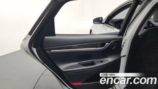 2018 Hyundai Grandeur IG 2.4 Premium Sold VIN KMHF141CBJA095771 – photo 12 2018 Hyundai Grandeur IG 2.4 Premium Sold VIN KMHF141CBJA095771 – photo 12