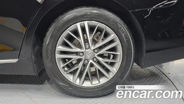 2018 Hyundai Grandeur IG 2.4 Premium Sold VIN KMHF141CBJA097117 – side profile 2018 Hyundai Grandeur IG 2.4 Premium Sold VIN KMHF141CBJA097117 – side profile