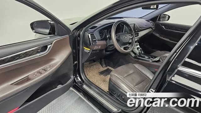 2018 Hyundai Grandeur IG 2.4 Premium Sold VIN KMHF141CBJA097117 – engine bay 2018 Hyundai Grandeur IG 2.4 Premium Sold VIN KMHF141CBJA097117 – engine bay