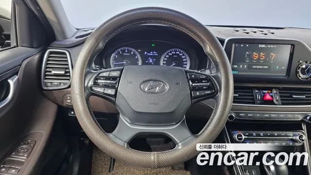 2018 Hyundai Grandeur IG 2.4 Premium Sold VIN KMHF141CBJA097117 – exterior detail 2018 Hyundai Grandeur IG 2.4 Premium Sold VIN KMHF141CBJA097117 – exterior detail