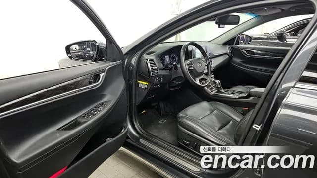 2018 Hyundai Grandeur IG 2.4 Premium Sold VIN KMHF141CBJA100834 – front exterior 2018 Hyundai Grandeur IG 2.4 Premium Sold VIN KMHF141CBJA100834 – front exterior