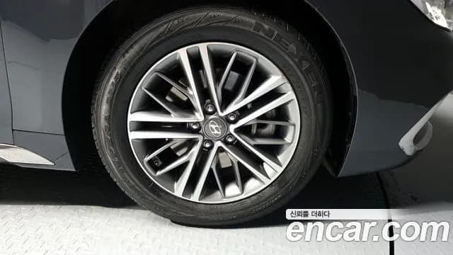 2018 Hyundai Grandeur IG 2.4 Premium Sold VIN KMHF141CBJA112320 – photo 14 2018 Hyundai Grandeur IG 2.4 Premium Sold VIN KMHF141CBJA112320 – photo 14