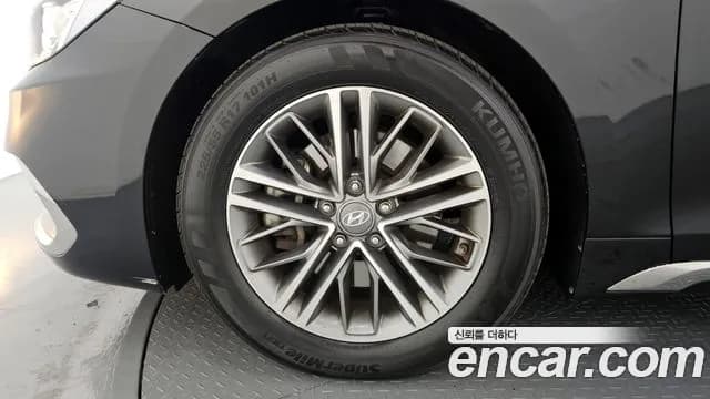2018 Hyundai Grandeur IG 2.4 Premium Sold VIN KMHF141CBJA114802 – photo 13 2018 Hyundai Grandeur IG 2.4 Premium Sold VIN KMHF141CBJA114802 – photo 13