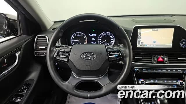 2018 Hyundai Grandeur IG 2.4 Premium Sold VIN KMHF141CBJA124729 – front exterior 2018 Hyundai Grandeur IG 2.4 Premium Sold VIN KMHF141CBJA124729 – front exterior