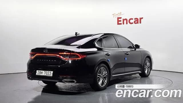 2018 Hyundai Grandeur IG 2.4 Premium Sold VIN KMHF141CBJA124729 – interior seats 2018 Hyundai Grandeur IG 2.4 Premium Sold VIN KMHF141CBJA124729 – interior seats