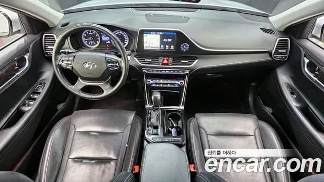 2018 Hyundai Grandeur IG 2.4 Premium Sold VIN KMHF141CBJA124918 – trunk area 2018 Hyundai Grandeur IG 2.4 Premium Sold VIN KMHF141CBJA124918 – trunk area