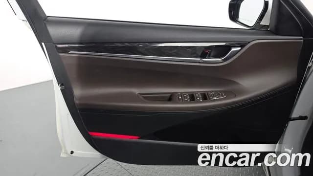 2018 Hyundai Grandeur IG 2.4 Premium Sold VIN KMHF141CBJA141843 – trunk area 2018 Hyundai Grandeur IG 2.4 Premium Sold VIN KMHF141CBJA141843 – trunk area