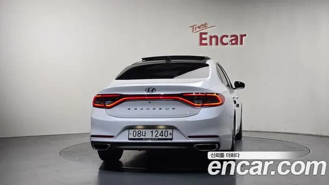 2018 Hyundai Grandeur IG 2.4 Premium Sold VIN KMHF141CBJA141843 – photo 32 2018 Hyundai Grandeur IG 2.4 Premium Sold VIN KMHF141CBJA141843 – photo 32