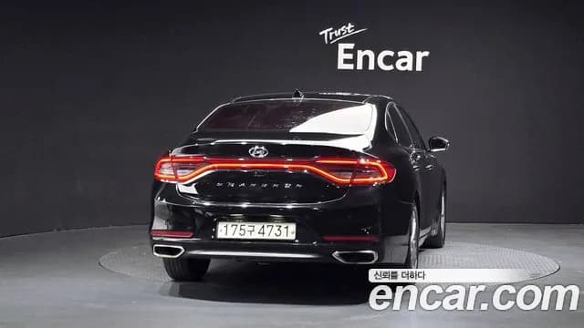 2018 Hyundai Grandeur IG 2.4 Premium Sold VIN KMHF141CBJA145359 – interior seats 2018 Hyundai Grandeur IG 2.4 Premium Sold VIN KMHF141CBJA145359 – interior seats