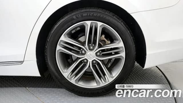 2018 Hyundai Grandeur IG 2.4 Premium Sold VIN KMHF141CBJA156724 – front exterior 2018 Hyundai Grandeur IG 2.4 Premium Sold VIN KMHF141CBJA156724 – front exterior