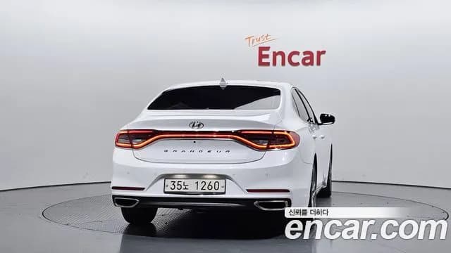 2018 Hyundai Grandeur IG 2.4 Premium Sold VIN KMHF141CBJA156724 – trunk area 2018 Hyundai Grandeur IG 2.4 Premium Sold VIN KMHF141CBJA156724 – trunk area