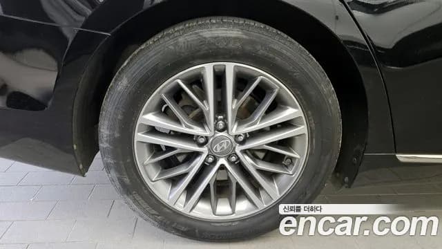 2018 Hyundai Grandeur IG 2.4 Premium Sold VIN KMHF141CBJA165230 – photo 14 2018 Hyundai Grandeur IG 2.4 Premium Sold VIN KMHF141CBJA165230 – photo 14