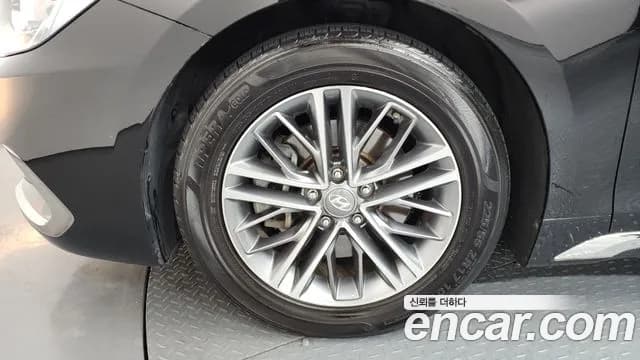 2018 Hyundai Grandeur IG 2.4 Premium Sold VIN KMHF141CBJA167137 – undercarriage 2018 Hyundai Grandeur IG 2.4 Premium Sold VIN KMHF141CBJA167137 – undercarriage