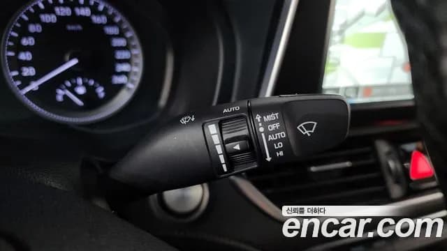 2018 Hyundai Grandeur IG 2.4 Premium Sold VIN KMHF141CBJA167137 – trunk area 2018 Hyundai Grandeur IG 2.4 Premium Sold VIN KMHF141CBJA167137 – trunk area