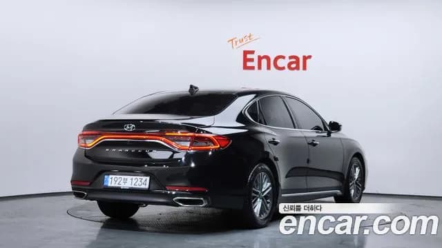 2018 Hyundai Grandeur IG 2.4 Premium Sold VIN KMHF141CBJA167137 – photo 18 2018 Hyundai Grandeur IG 2.4 Premium Sold VIN KMHF141CBJA167137 – photo 18