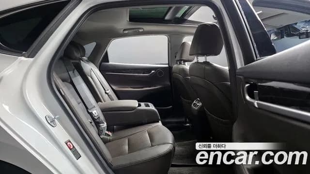 2018 Hyundai Grandeur IG 2.4 Premium Sold VIN KMHF141CBJA171048 – interior seats 2018 Hyundai Grandeur IG 2.4 Premium Sold VIN KMHF141CBJA171048 – interior seats